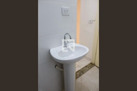 Banheiro de casa para alugar com 1 quarto, 48m² em Conceição, Osasco