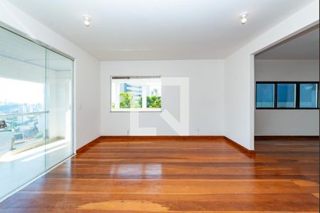 Sala 1 de apartamento para alugar com 4 quartos, 150m² em Santa Lúcia, Belo Horizonte