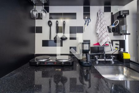 Cozinha de apartamento para alugar com 1 quarto, 25m² em Jardim das Acacias, São Paulo