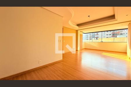 Sala de apartamento à venda com 3 quartos, 103m² em Petrópolis, Porto Alegre