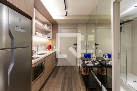 Cozinha de apartamento para alugar com 1 quarto, 31m² em Pompeia, São Paulo