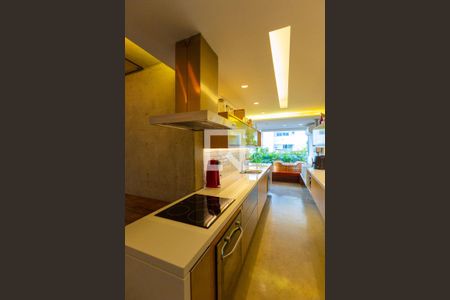 Cozinha de apartamento à venda com 1 quarto, 104m² em Santo Amaro, São Paulo