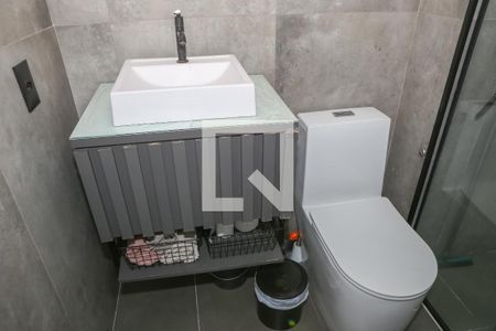 Banheiro Social de kitnet/studio para alugar com 1 quarto, 27m² em Barra Funda, São Paulo