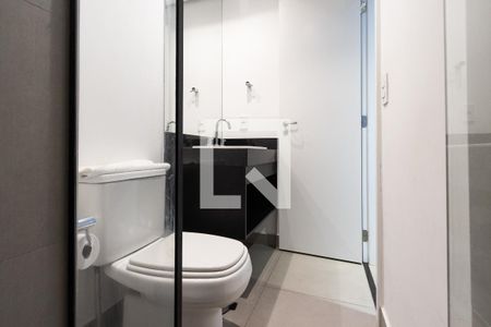 Banheiro de kitnet/studio à venda com 1 quarto, 24m² em Pompeia, São Paulo