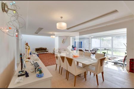 Casa à venda com 4 quartos, 380m² em Granja Julieta, São Paulo