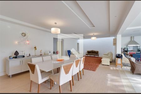 Casa à venda com 4 quartos, 380m² em Granja Julieta, São Paulo