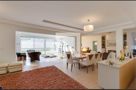 Casa à venda com 4 quartos, 380m² em Granja Julieta, São Paulo