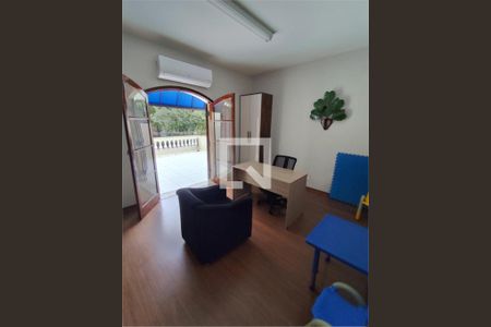 Casa à venda com 3 quartos, 225m² em Vila Feliz, São Paulo