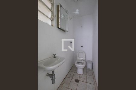 Banheiro de Serviço de casa à venda com 2 quartos, 129m² em Pinheiros, São Paulo
