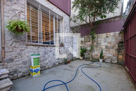 Garagem de casa à venda com 2 quartos, 129m² em Pinheiros, São Paulo
