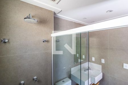 Banheiro de apartamento para alugar com 1 quarto, 33m² em Pinheiros, São Paulo