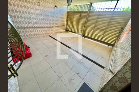 Garagem de casa à venda com 6 quartos, 263m² em Alípio de Melo, Belo Horizonte
