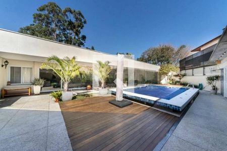 Casa à venda com 4 quartos, 310m² em Socorro, São Paulo
