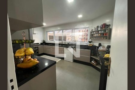 Casa à venda com 4 quartos, 310m² em Socorro, São Paulo