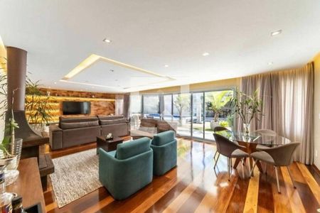 Casa à venda com 4 quartos, 310m² em Socorro, São Paulo