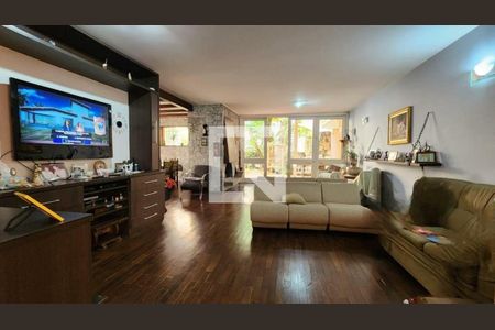 Casa à venda com 3 quartos, 270m² em Jardim Santa Helena, São Paulo