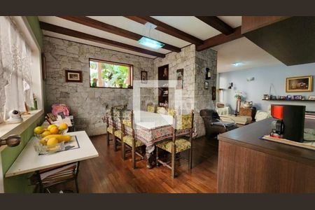 Casa à venda com 3 quartos, 270m² em Jardim Santa Helena, São Paulo