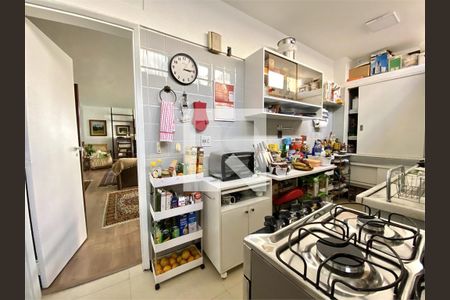 Casa de Condomínio à venda com 3 quartos, 205m² em Vila Elvira, São Paulo