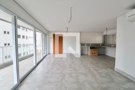 Sala de apartamento para alugar com 3 quartos, 145m² em Jardim Las Palmas, Guarujá