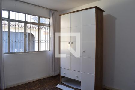 Quarto 1 de casa para alugar com 3 quartos, 180m² em Xaxim, Curitiba