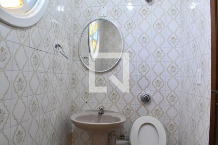 Lavabo de casa para alugar com 3 quartos, 180m² em Xaxim, Curitiba
