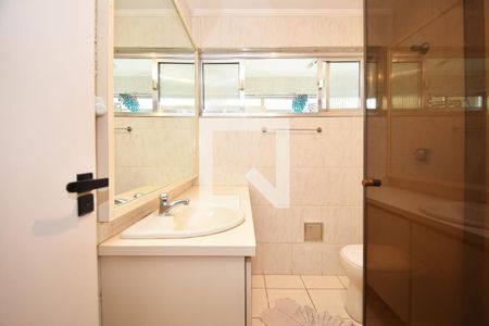 Banheiro social de apartamento para alugar com 2 quartos, 71m² em Paraíso, São Paulo