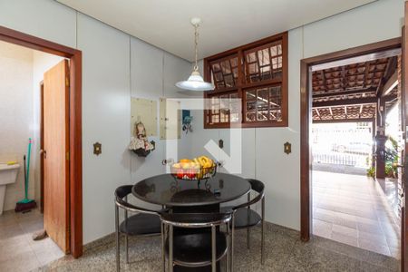 Cozinha de casa para alugar com 4 quartos, 515m² em Belvedere, Belo Horizonte