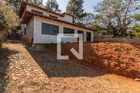 Entrada de casa para alugar com 4 quartos, 1400m² em Pampulha, Belo Horizonte