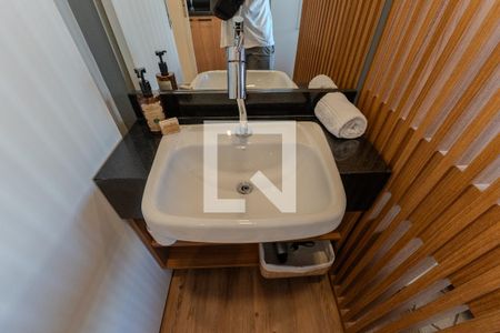 Banheiro de kitnet/studio para alugar com 1 quarto, 22m² em Bela Vista, São Paulo