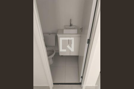 Banheiro de apartamento para alugar com 2 quartos, 32m² em Parque Novo Mundo, São Paulo