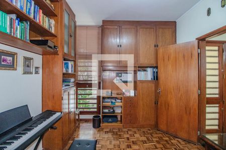 Quarto 1 de casa à venda com 3 quartos, 580m² em Jardim Lindóia, Porto Alegre