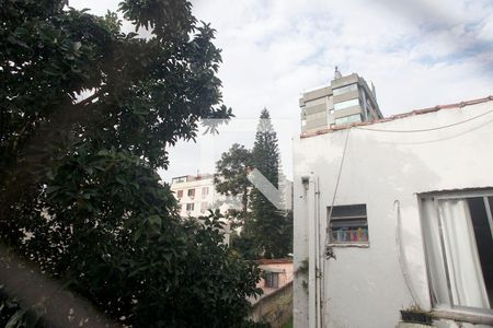 Vista da Sala / Cozinha de apartamento para alugar com 2 quartos, 50m² em Petrópolis, Porto Alegre