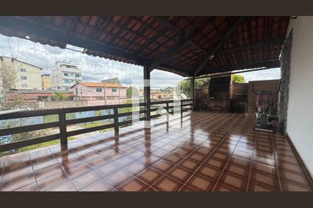 Área privativa de casa à venda com 4 quartos, 230m² em Novo Eldorado, Contagem