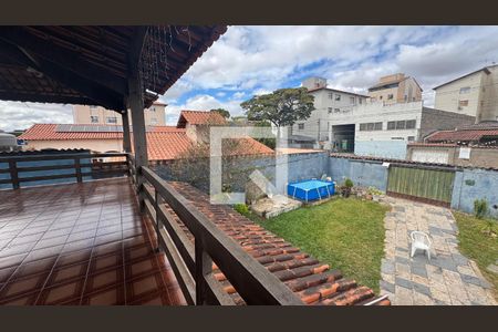 Área privativa de casa à venda com 4 quartos, 230m² em Novo Eldorado, Contagem