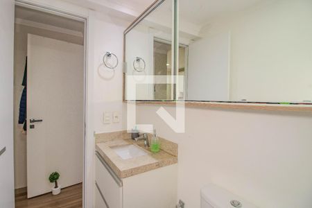 Banheiro da Suíte de apartamento à venda com 2 quartos, 56m² em São Sebastião, Porto Alegre