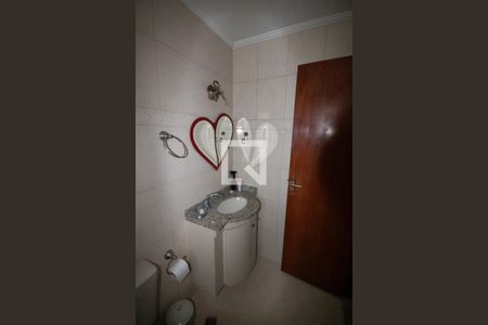 Banheiro de apartamento para alugar com 2 quartos, 75m² em Guilhermina, Praia Grande
