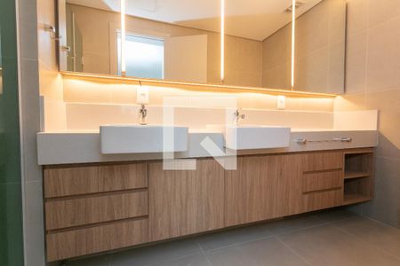 Banheiro Suíte 3 de apartamento à venda com 3 quartos, 185m² em Três Figueiras, Porto Alegre