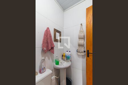 Banheiro de casa à venda com 2 quartos, 47m² em Cavalhada, Porto Alegre
