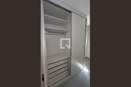 Quarto 1 - Armários de casa para alugar com 2 quartos, 60m² em Jardim Monte Libano, Campinas