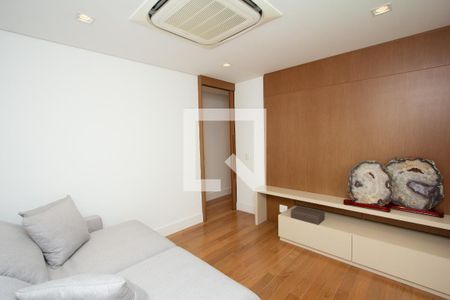 Sala de TV de apartamento à venda com 4 quartos, 275m² em Itaim Bibi, São Paulo