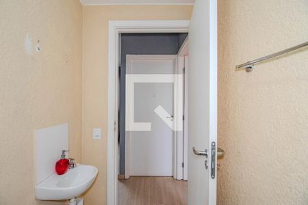 Banheiro de apartamento à venda com 2 quartos, 40m² em Mário Quintana, Porto Alegre