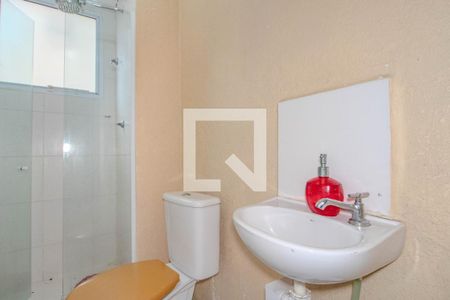 Banheiro de apartamento à venda com 2 quartos, 40m² em Mário Quintana, Porto Alegre