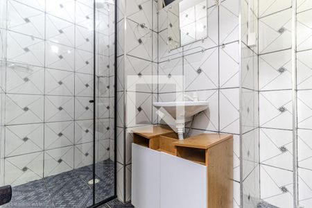 Banheiro de kitnet/studio para alugar com 1 quarto, 23m² em República, São Paulo