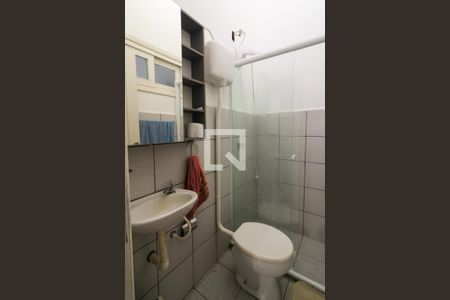 Banheiro de serviço de casa de condomínio à venda com 3 quartos, 222m² em Vila Conceição, Porto Alegre