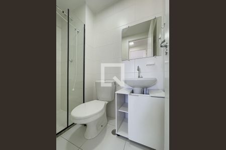 Banheiro de apartamento para alugar com 2 quartos, 44m² em Vila Carmosina, São Paulo