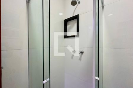 Banheiro de kitnet/studio para alugar com 1 quarto, 25m² em Botafogo, Rio de Janeiro