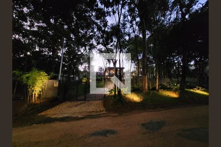 Jardim iluminado de casa à venda com 3 quartos, 465m² em Aguas Claras, Brumadinho