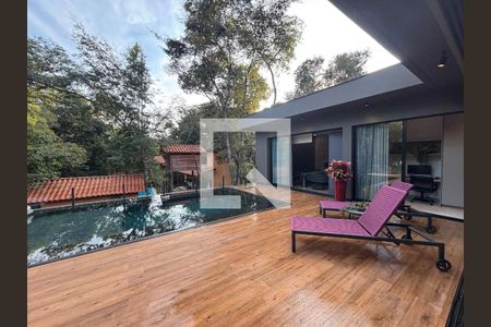 Acesso a área da piscina pela sala de casa à venda com 3 quartos, 465m² em Aguas Claras, Brumadinho