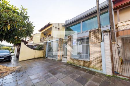Fachada de casa à venda com 3 quartos, 215m² em Hípica, Porto Alegre