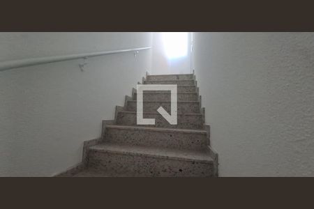 Escada de apartamento à venda com 2 quartos, 46m² em Vila Pires, Santo André